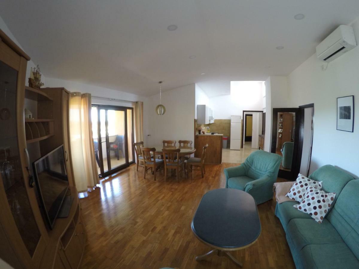 Apartman Koralj Apartment Pula Bagian luar foto