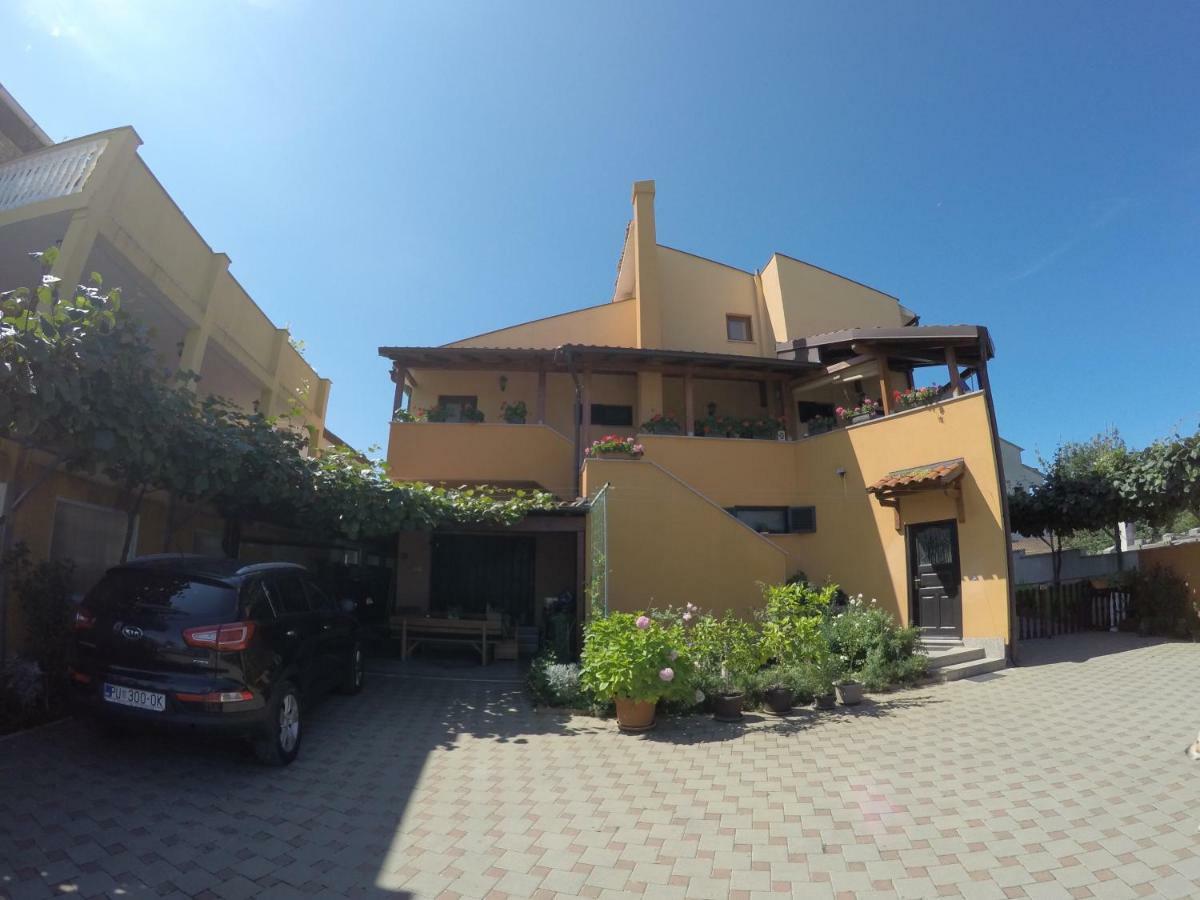 Apartman Koralj Apartment Pula Bagian luar foto
