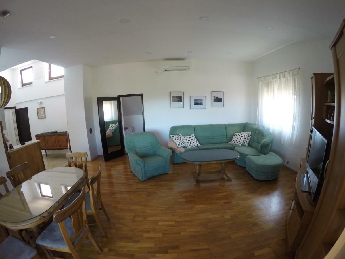 Apartman Koralj Apartment Pula Bagian luar foto